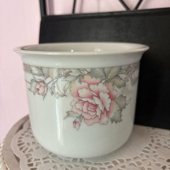 FTD Japan Porcelain Cache Pot White Pink Gray Floral Flower VINTAGE floral 4x5” - Picture 2 of 8